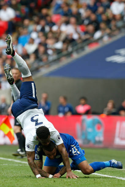 两队在中场 两队在中场